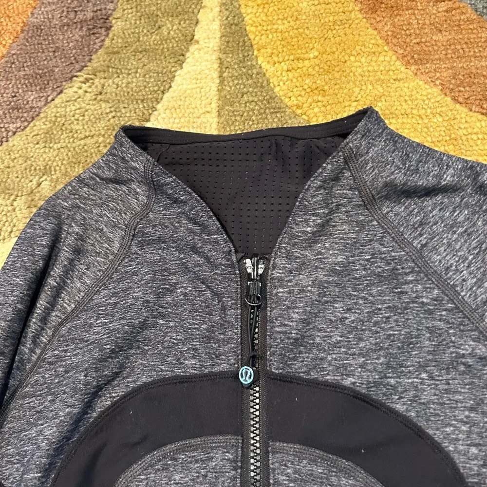 Lululemon Find Your Bliss Jacket Reversible Black Heather Grey Soul Cycle Logo 8